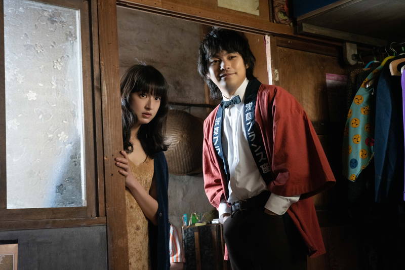 柳楽優弥とナイツ土屋のツービート　ビートたけしの青春描く「浅草キッド」場面写真