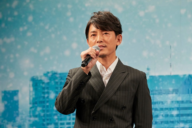 山﨑賢人　猫の気を引きながら同時に演技　「我ながら器用なことやっているな」　「夏への扉」完成報告会