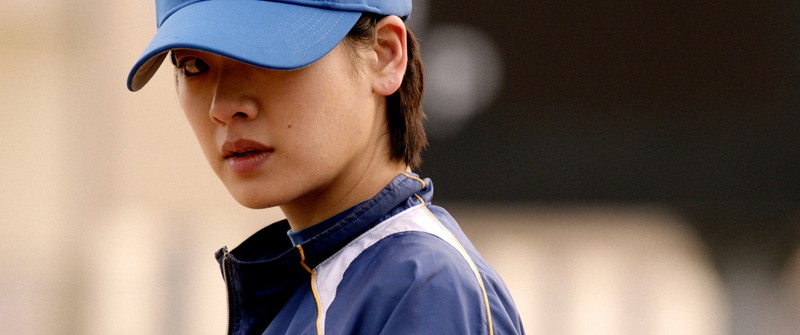 女子選手がつかんだトライアウトのチャンス　投球は見事ストライク　映画「野球少女」本編映像