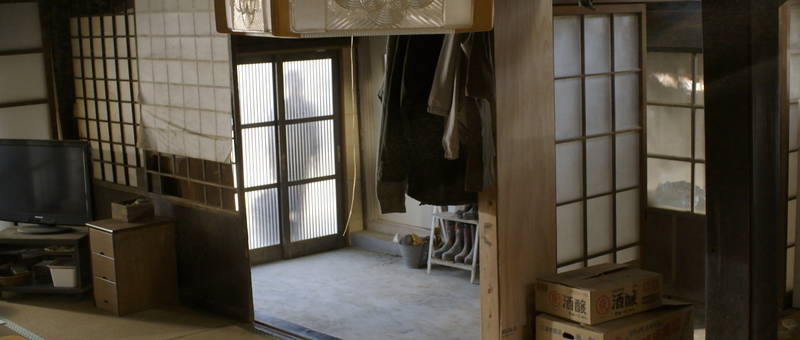 古い空き家で共同生活の男女5人　退去勧告に来た役所の男が泊まることに　短編映画「stay」予告編公開