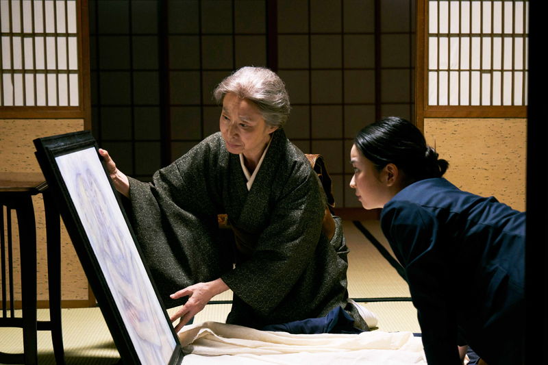 ずぶぬれでボートに横たわる福士蒼汰＆松本まりか　「湖の女たち」場面写真