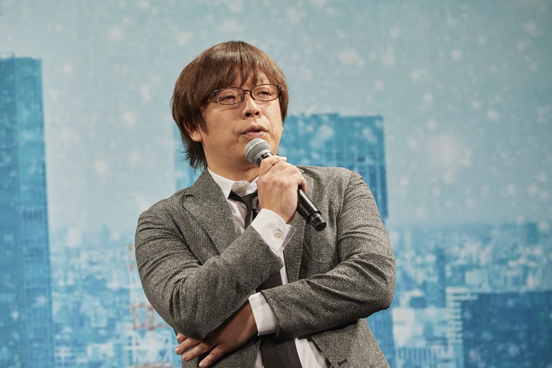 山﨑賢人　猫の気を引きながら同時に演技　「我ながら器用なことやっているな」　「夏への扉」完成報告会