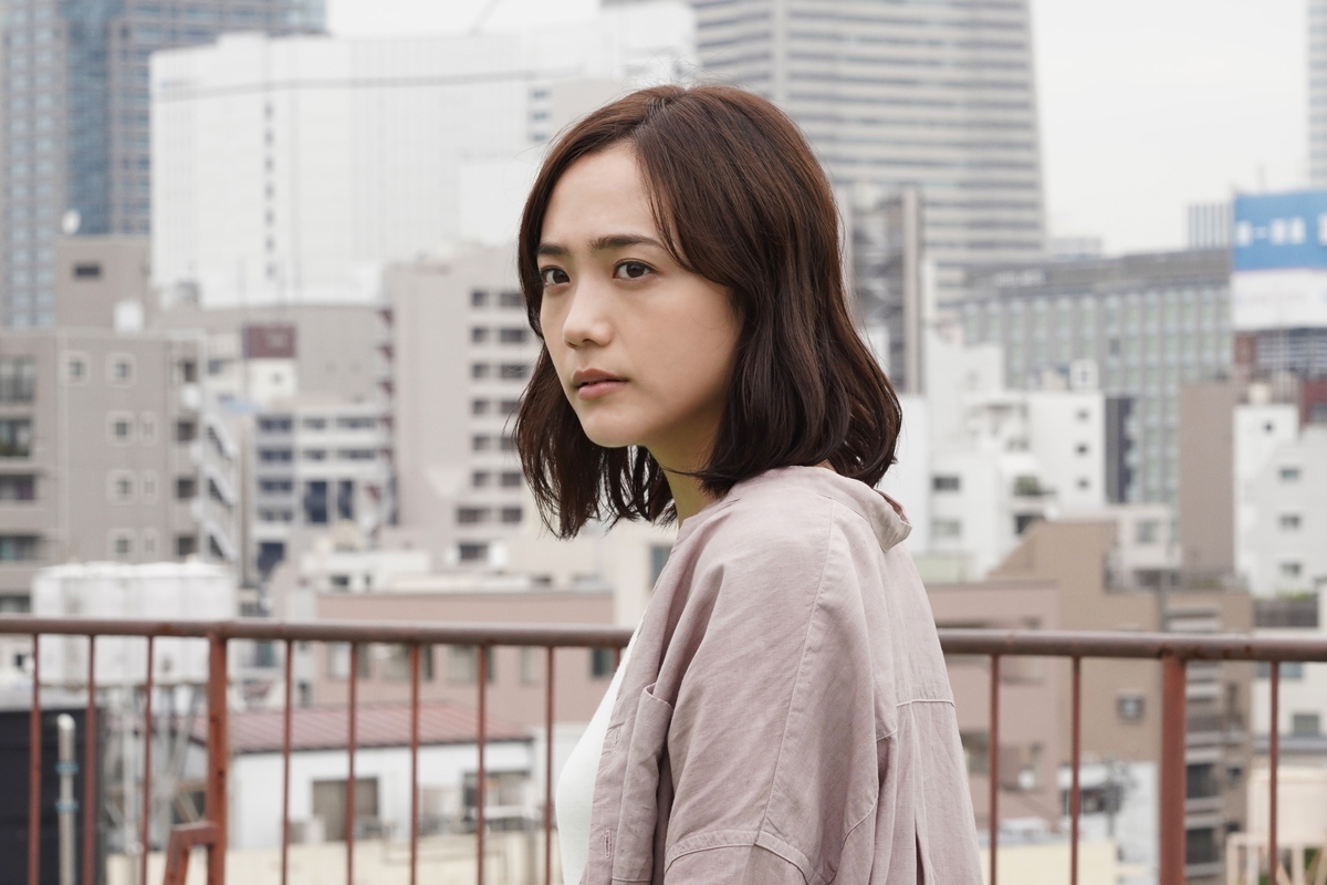 闇の交渉屋・岩田剛典　謎の女性・松井愛莉と出会う　ドラマ「Re:名も無き世界のエンドロール」本編映像