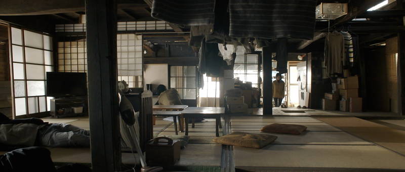 古い空き家で共同生活の男女5人　退去勧告に来た役所の男が泊まることに　短編映画「stay」予告編公開