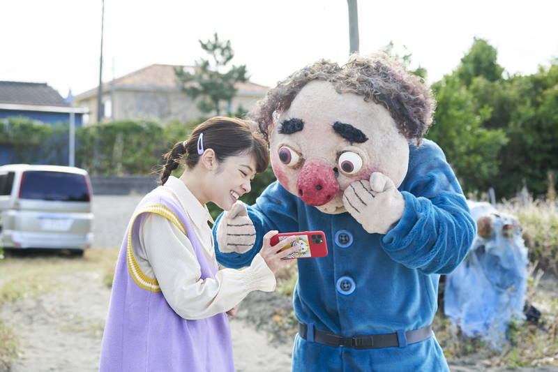 ムロツヨシ、覆面姿で岸井ゆきのに詰め寄る　負の感情全開　「神は見返りを求める」場面写真