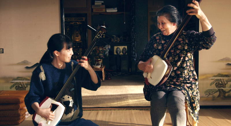 豊川悦司、「八甲田山」の軍歌を突然歌い出す　「いとみち」本編映像公開
