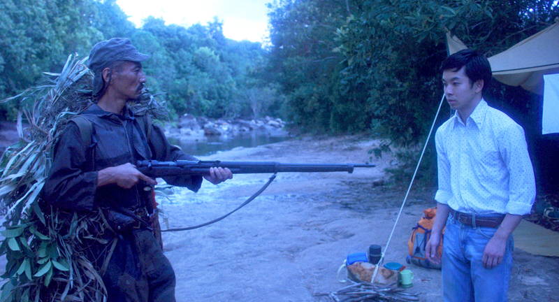 津田寛治が見せる、最後の仲間を亡くした小野田の虚無を宿らせた瞳　「ONODA 一万夜を越えて」予告編