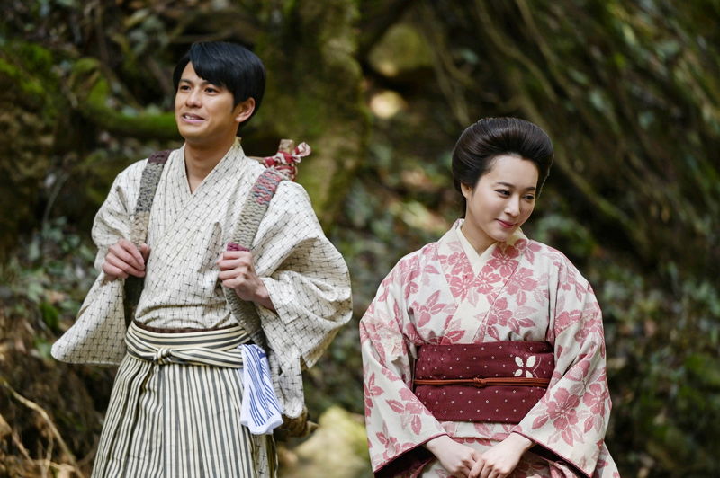 北乃きいが見せる優しい表情　真剣なまなざしの森崎ウィンや小泉孝太郎も　「おしょりん」場面写真