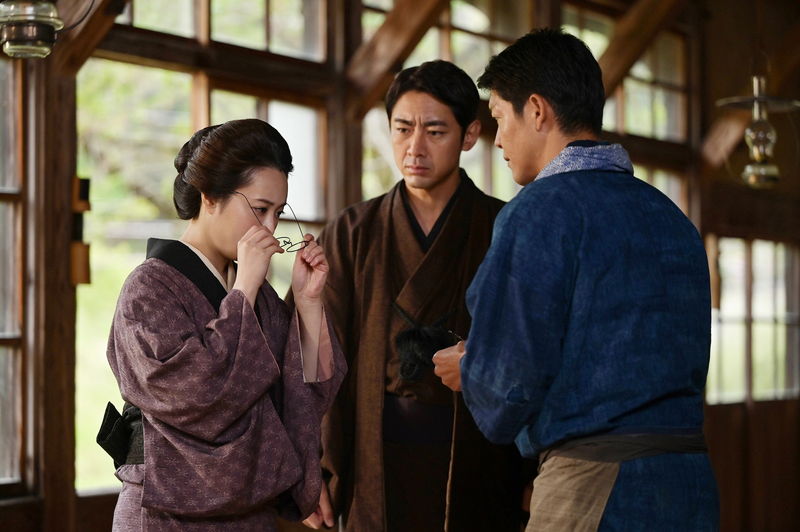 北乃きいが見せる優しい表情　真剣なまなざしの森崎ウィンや小泉孝太郎も　「おしょりん」場面写真
