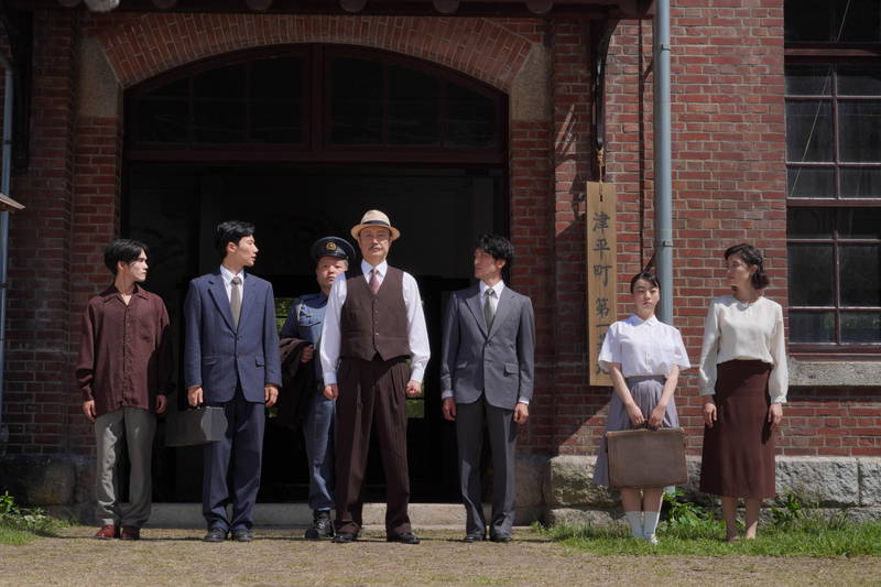 矢部太郎が温かみのあるタッチでポスター再現　自身も出演の映画「きまじめ楽隊のぼんやり戦争」