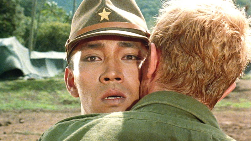 D・ボウイと坂本龍一のキス　包丁を咥える定　「戦場のメリークリスマス」「愛のコリーダ」イラスト公開