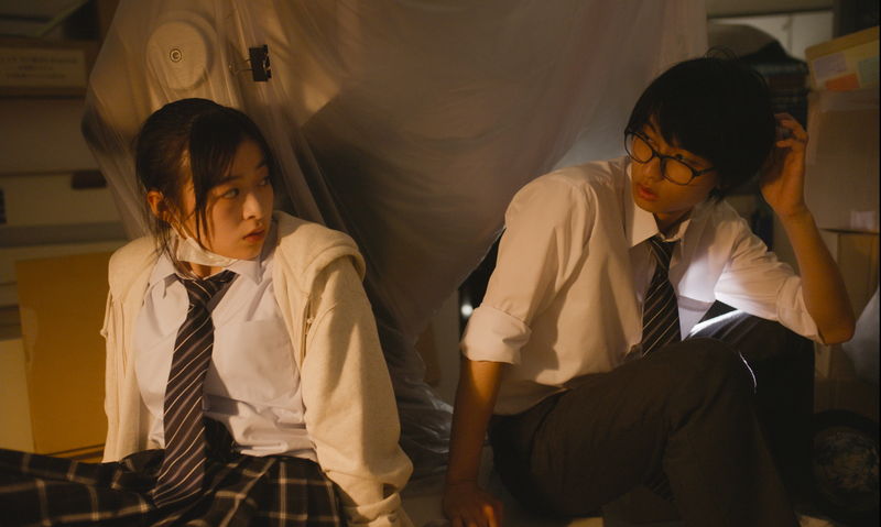 森七菜＆奥平大兼　バスの中で見せる笑顔　「君は放課後インソムニア」場面写真