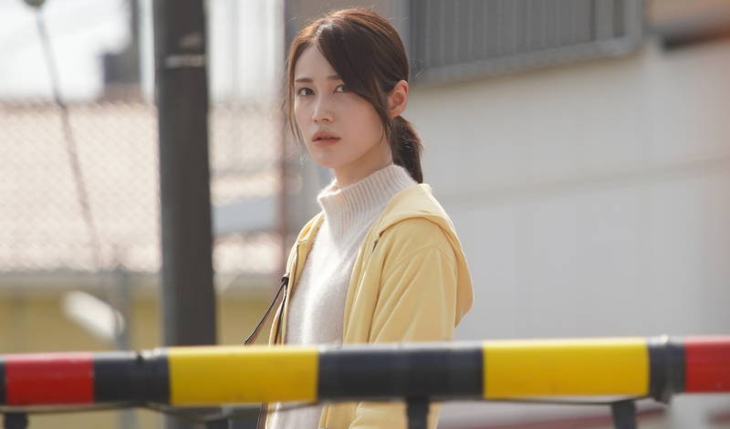 瓶ビールを飲み交わす山田裕貴と松本まりか　傷ついた男女の希望を描く「夜、鳥たちが啼く」場面写真