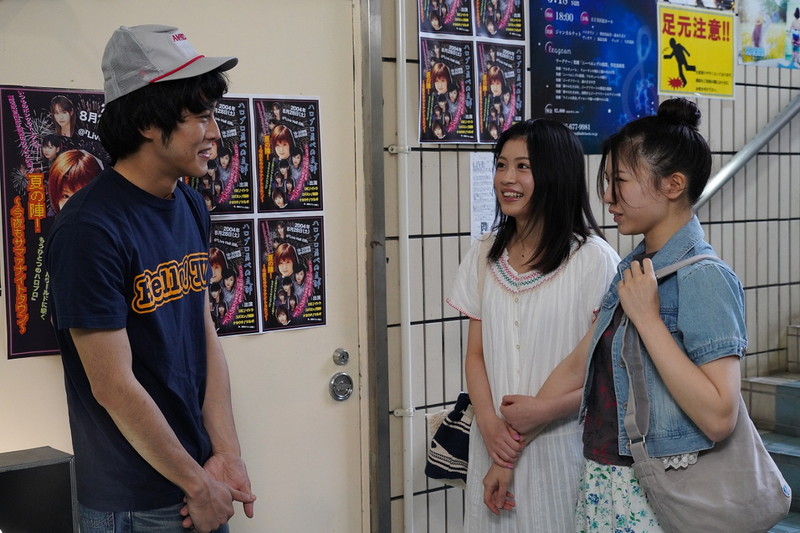 左利きの松坂桃李　右利きでのベース演奏シーンに苦戦　映画「あの頃。」メイキング写真