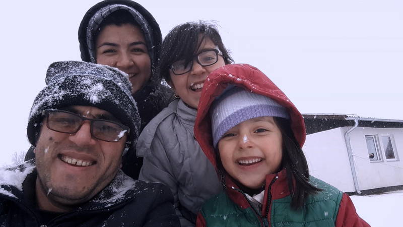 アフガンから欧州に向かう難民家族　スマホで自らの旅を撮影　「ミッドナイト・トラベラー」予告