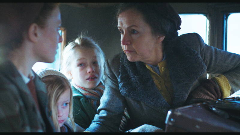 強制連行された女性や子供　待っているのはアウシュヴィッツ行きの船　「ホロコーストの罪人」本編映像