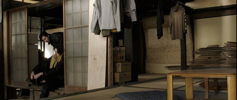 古い空き家で共同生活の男女5人　退去勧告に来た役所の男が泊まることに　短編映画「stay」予告編公開