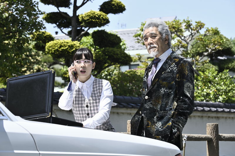 高杉真宙が貸金業者の新入社員として働く姿　「ナニワ金融道」場面写真