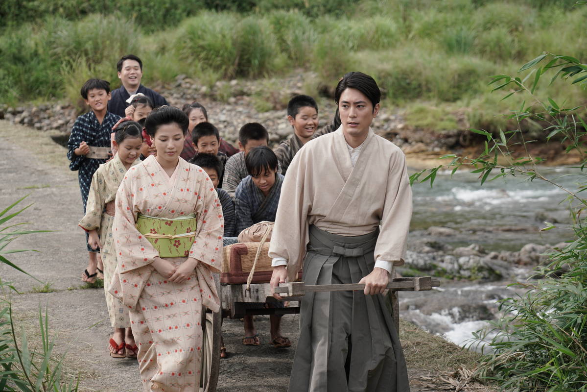 間宮祥太朗、苦しみながら出自を隠して生きる男を体現　「破戒」場面写真