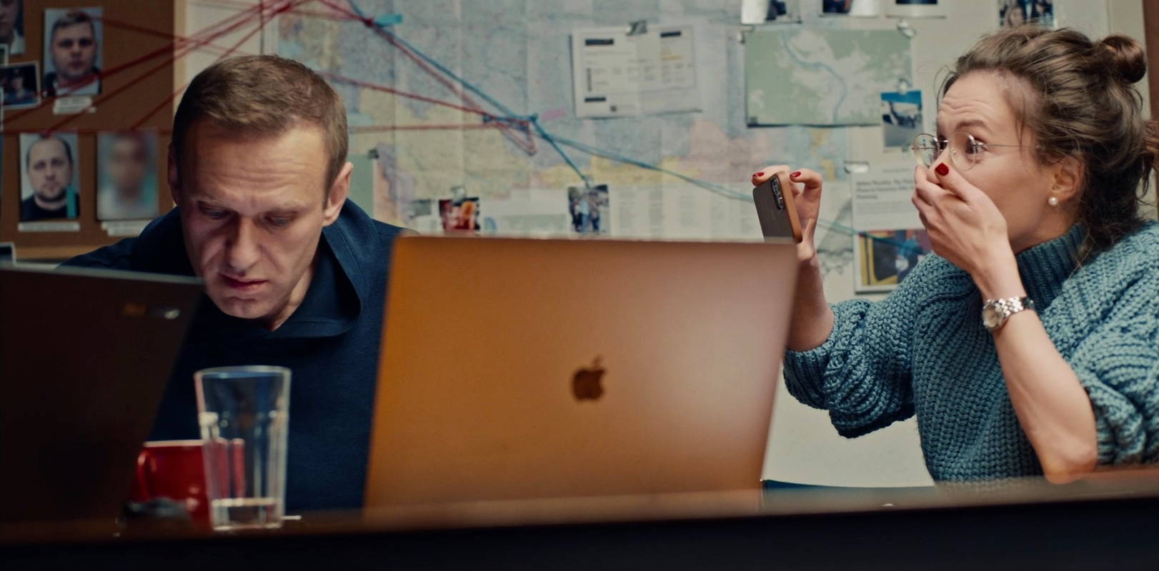 ロシア反体制派のカリスマ　政府に狙われていると知りながらの帰還　「ナワリヌイ」場面写真