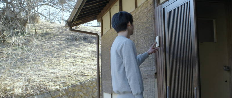 古い空き家で共同生活の男女5人　退去勧告に来た役所の男が泊まることに　短編映画「stay」予告編公開