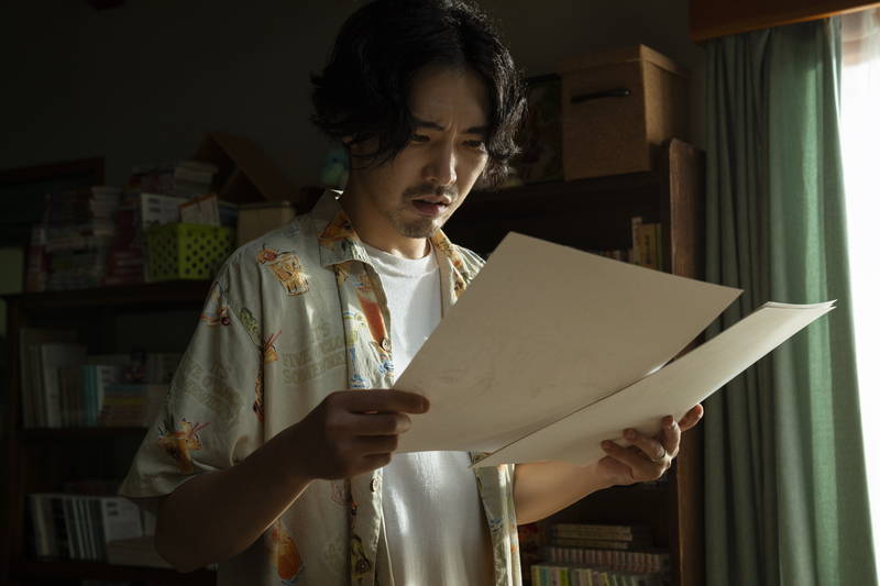 柄本佑、妻・黒木華に翻弄されてあわてふためく姿　「先生、私の隣に座っていただけませんか？」場面写真