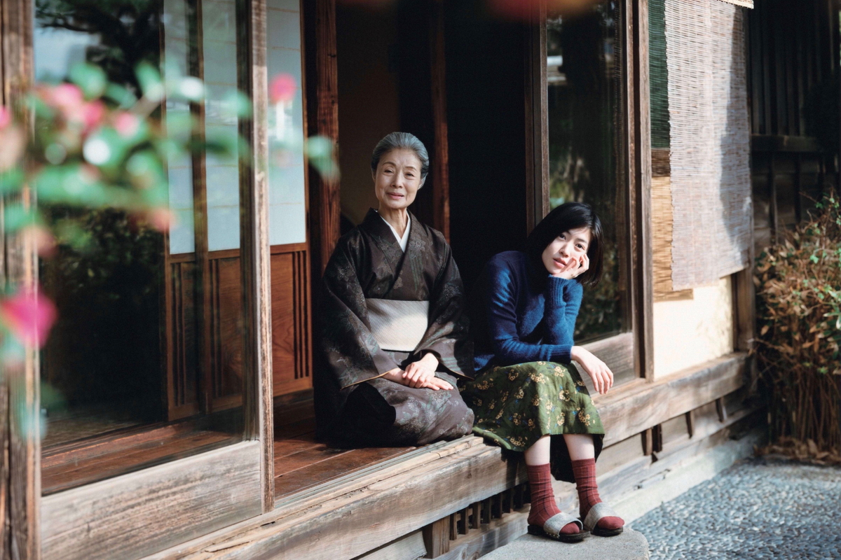 富司純子＆シム・ウンギョン　一軒家で毎日を丁寧に生きる姿　「椿の庭」場面写真公開