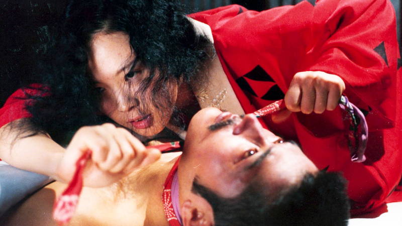 D・ボウイと坂本龍一のキスがより鮮明に　定と吉がより肉感的に　「戦メリ」「愛のコリーダ」修復前後映像