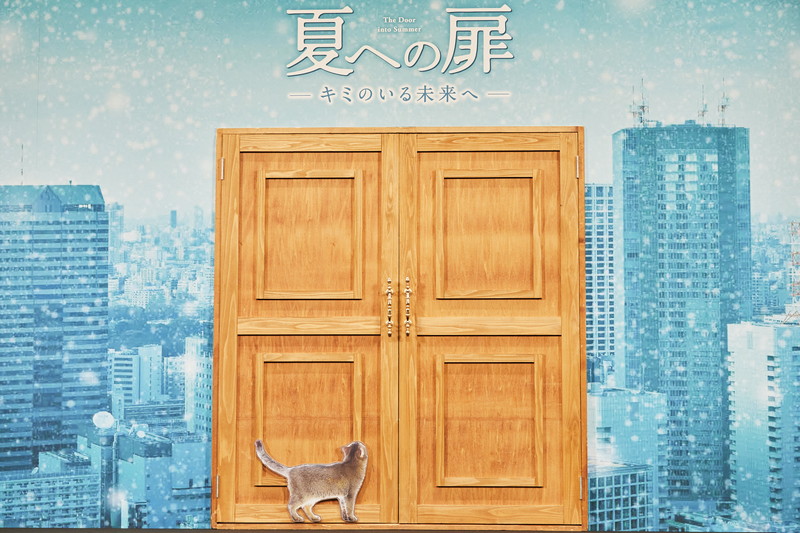 山﨑賢人　猫の気を引きながら同時に演技　「我ながら器用なことやっているな」　「夏への扉」完成報告会
