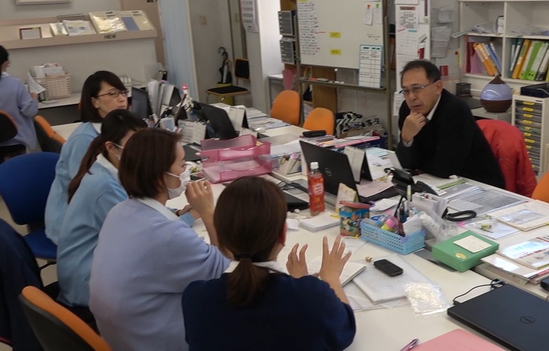 「けったいな町医者」被写体の長尾和宏　ナレーションの柄本佑と在宅の現場を回る　「すごい感性の方」