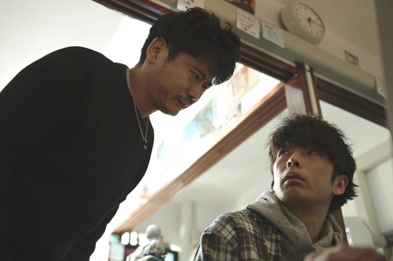森山未來＆伊藤沙莉　90年代の街を初々しく歩く姿　「ボクたちはみんな大人になれなかった」場面写真