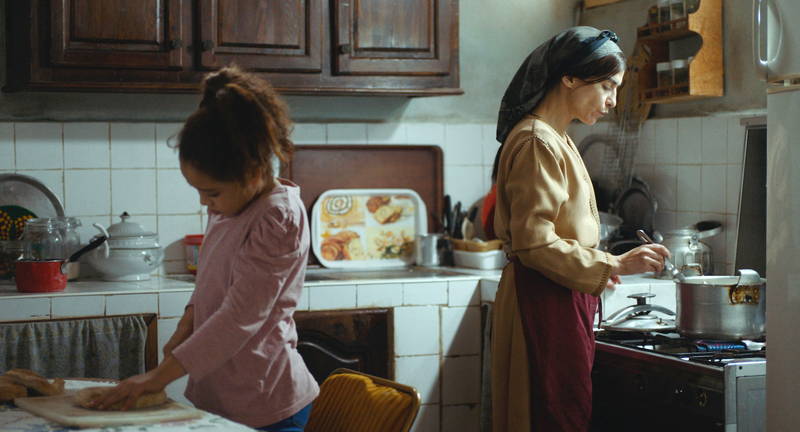 モロッコの消えゆく伝統の味　パンケーキ「ルジザ」を作る本編映像公開　「モロッコ、彼女たちの朝」