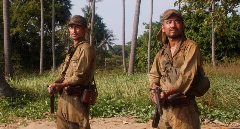 津田寛治が見せる、最後の仲間を亡くした小野田の虚無を宿らせた瞳　「ONODA 一万夜を越えて」予告編