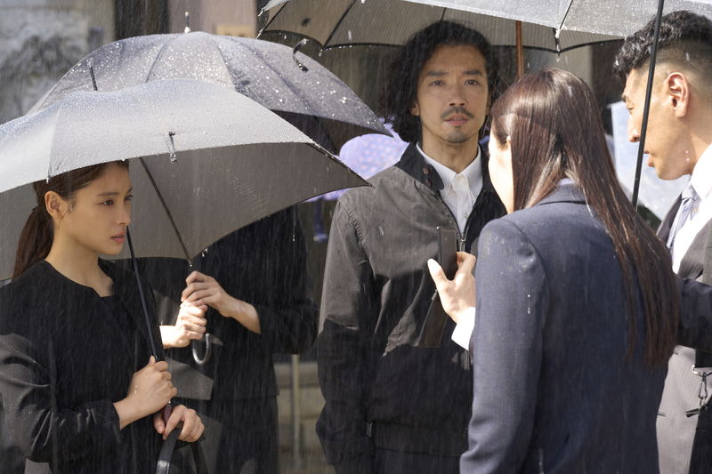土屋太鳳に迫る恐怖　佐久間大介＆金子ノブアキの“表と裏”の顔　「マッチング」ビジュアル