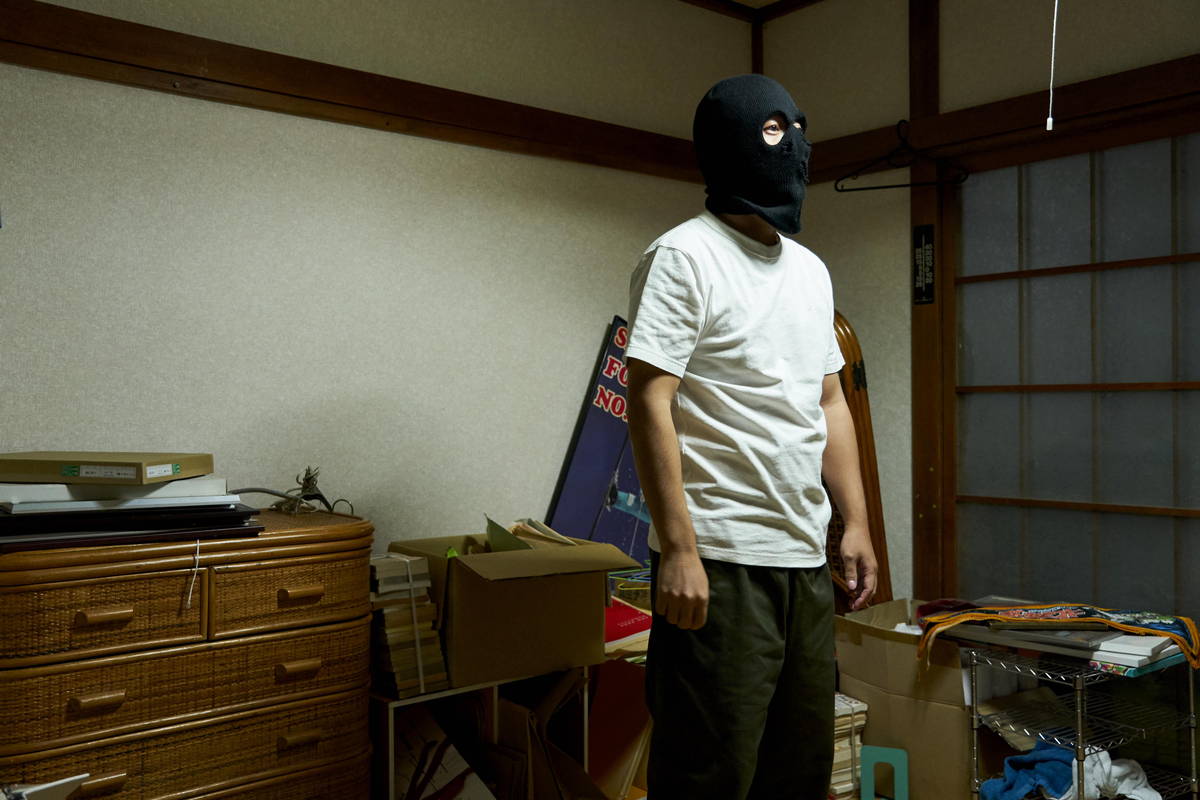 ムロツヨシ、覆面姿で岸井ゆきのに詰め寄る　負の感情全開　「神は見返りを求める」場面写真