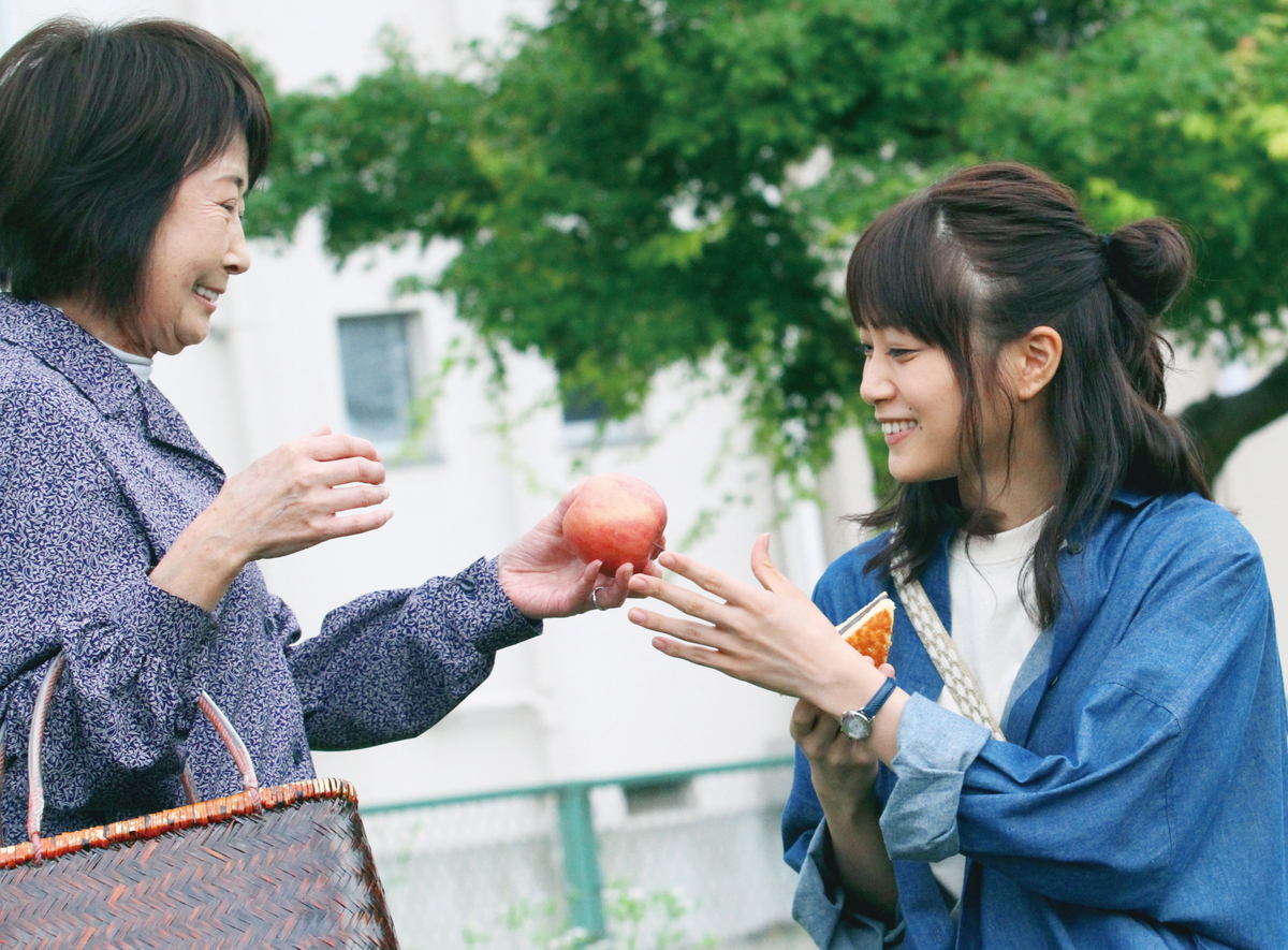深川麻衣　先輩役者との撮影は「幸せで、ぜいたくで、豊かな時間」　「おもいで写眞」でカメラマン役