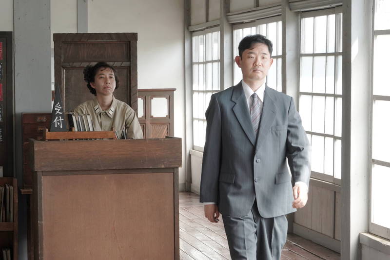 矢部太郎が温かみのあるタッチでポスター再現　自身も出演の映画「きまじめ楽隊のぼんやり戦争」
