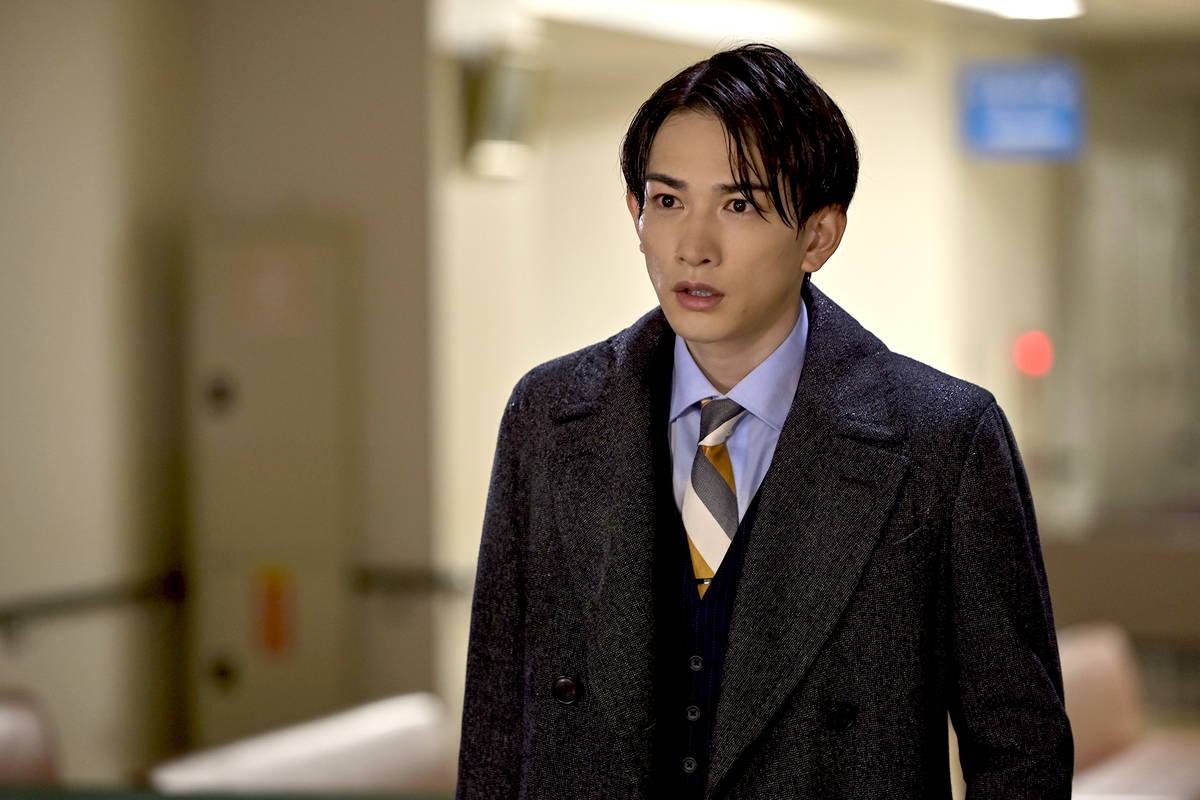赤楚衛二＆町田啓太　初詣で互いの幸せを願う　遠距離恋愛ですれ違う姿も　映画「チェリまほ」場面写真