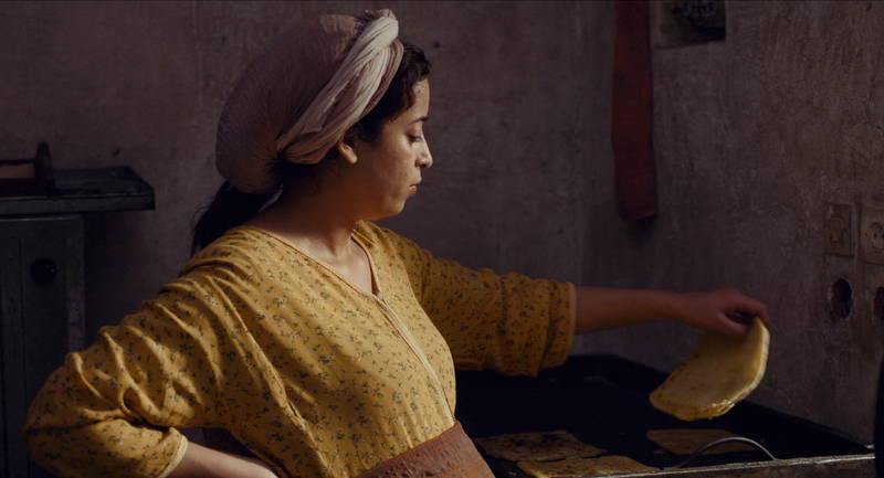 イスラムの大祭に湧く街　未婚の妊婦に陣痛が訪れる　「モロッコ、彼女たちの朝」本編映像