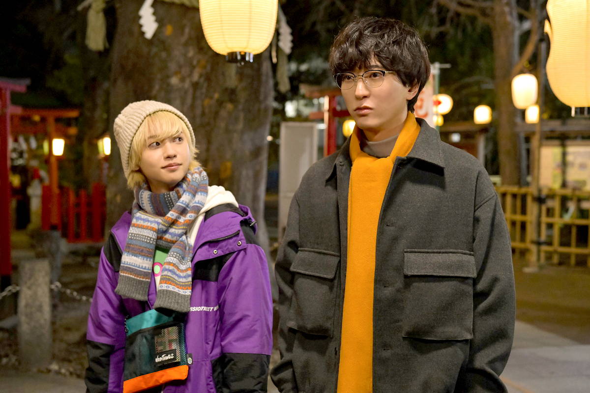 赤楚衛二＆町田啓太　初詣で互いの幸せを願う　遠距離恋愛ですれ違う姿も　映画「チェリまほ」場面写真