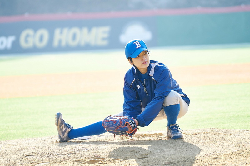 野球部の新任コーチ　女子選手がいることに驚き　イ・ジュヨン主演「野球少女」本編映像