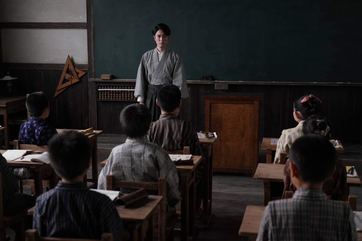 間宮祥太朗、苦しみながら出自を隠して生きる男を体現　「破戒」場面写真