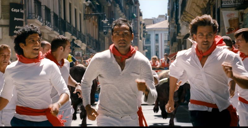 トマト祭りや牛追い祭　スペインの伝統文化の魅力を詰め込んだ「人生は二度とない」場面写真