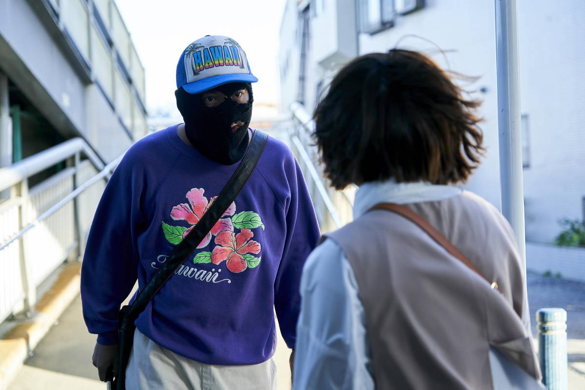 ムロツヨシ、覆面姿で岸井ゆきのに詰め寄る　負の感情全開　「神は見返りを求める」場面写真